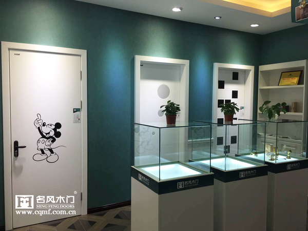重庆名风木门：贵阳名风旗舰店内多款白色木门展示